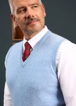 Norfolk Men's Lambswool Slipover In Glacier - Classic Fit -Alan Paine Fashion Store 050A62 NORFOLK VEE NECK SLIPOVER GLACIER 02