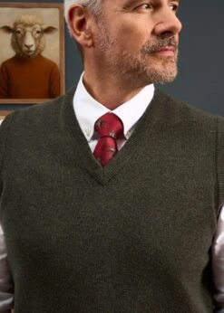 Norfolk Men's Lambswool Slipover In Seaweed - Classic Fit -Alan Paine Fashion Store 050A62 NORFOLK VEE NECK SLIPOVER SEAWEED 02