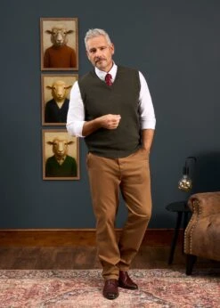 Norfolk Men's Lambswool Slipover In Seaweed - Classic Fit -Alan Paine Fashion Store 050A62 NORFOLK VEE NECK SLIPOVER SEAWEED 05