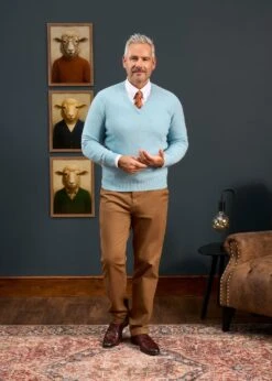 Hampshire Lambswool Jumper In Blue Seal - Classic Fit -Alan Paine Fashion Store 050A65 HAMPSHIRE CLASSIC SADDLE SHOULDER VEE BLUE SEAL 05