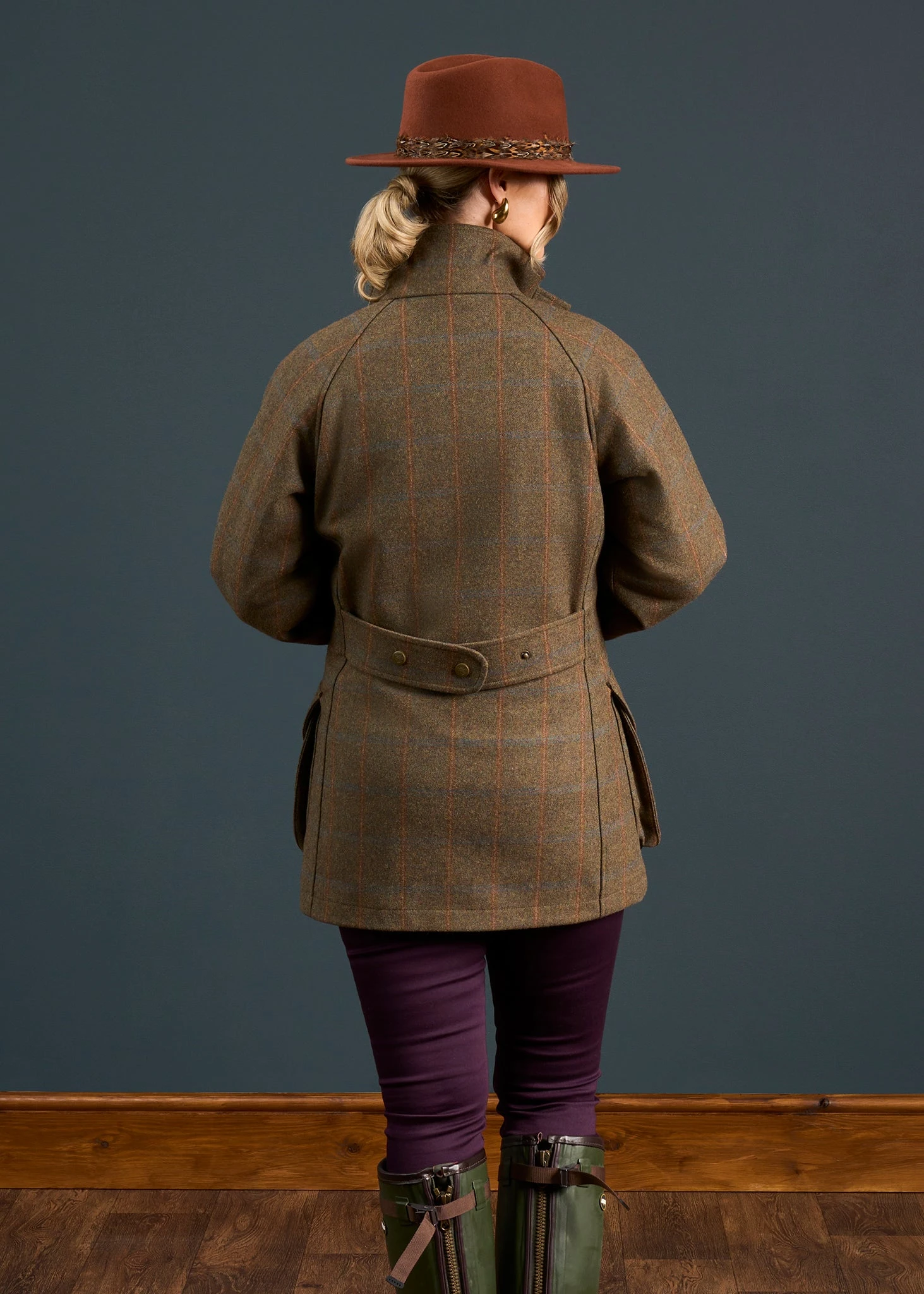 Combrook Ladies Tweed Shooting Coat In Willow - Shooting Fit 4 Combrook Ladies Tweed Shooting Coat In Willow - Shooting Fit - Image 4
