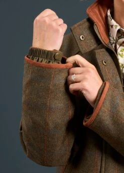 Combrook Ladies Tweed Shooting Coat In Willow - Shooting Fit 10 Combrook Ladies Tweed Shooting Coat In Willow - Shooting Fit -Alan Paine Fashion Store Combrook Ladies Tweed Shooting Coat Willow 4