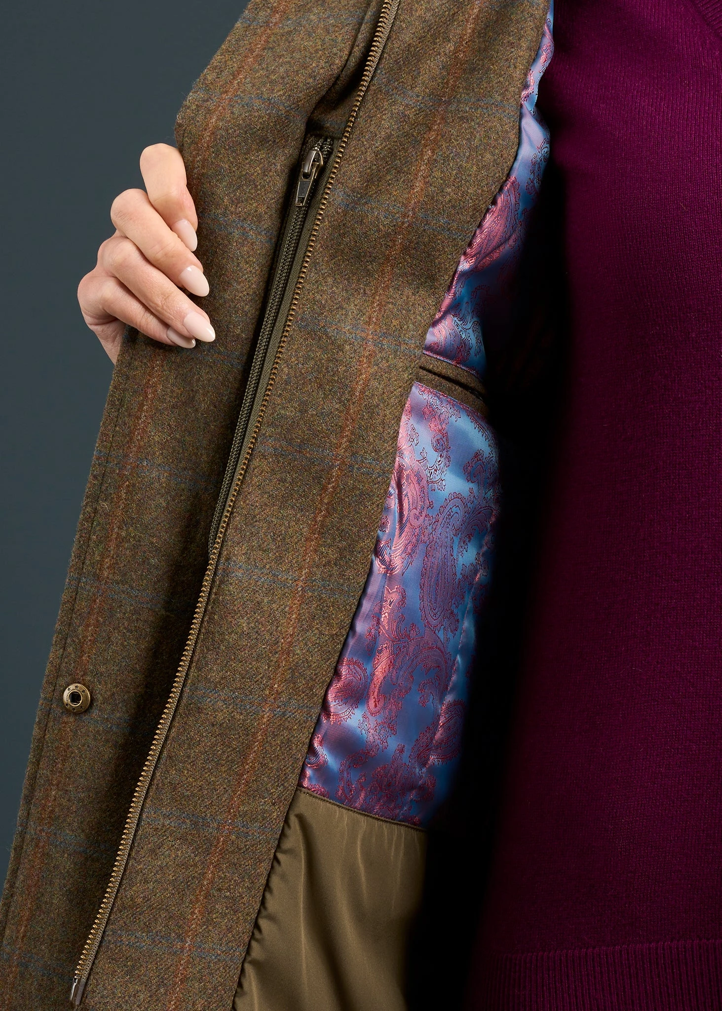 Combrook Ladies Tweed Shooting Coat In Willow - Shooting Fit 6 Combrook Ladies Tweed Shooting Coat In Willow - Shooting Fit - Image 6