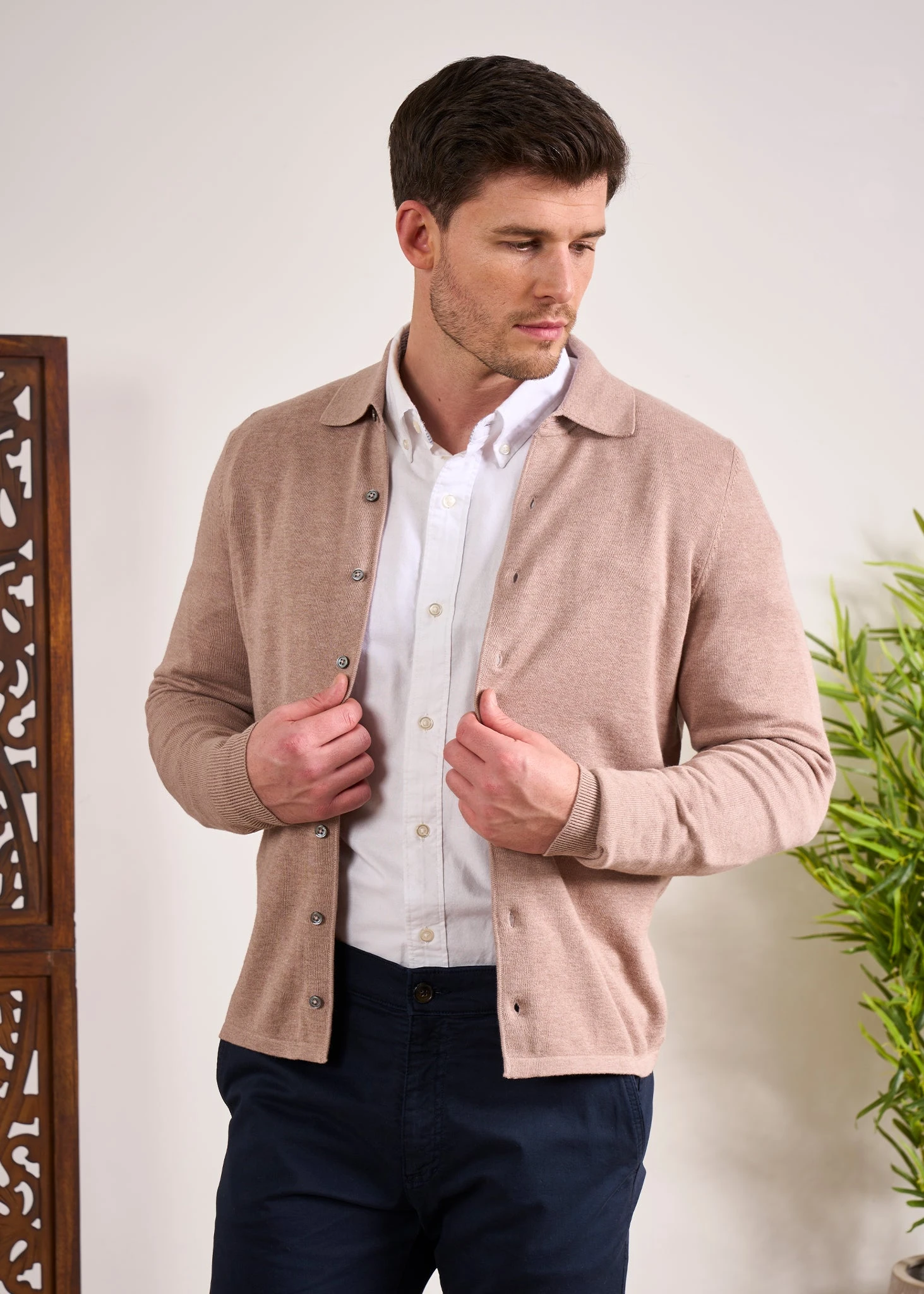 Medstead Men's Long Sleeve Shirt In Coffee 2 Medstead Men's Long Sleeve Shirt In Coffee - Image 2