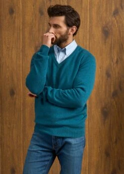 Hampshire Lambswool Jumper In Grecian Sea - Classic Fit 8 Hampshire Lambswool Jumper In Grecian Sea - Classic Fit -Alan Paine Fashion Store Hampshire Lambswool Jumper Grecian 2