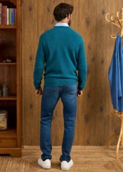 Hampshire Lambswool Jumper In Grecian Sea - Classic Fit 9 Hampshire Lambswool Jumper In Grecian Sea - Classic Fit -Alan Paine Fashion Store Hampshire Lambswool Jumper Grecian 3