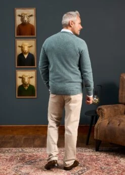 Hampshire Lambswool Jumper In Caspian - Classic Fit 9 Hampshire Lambswool Jumper In Caspian - Classic Fit -Alan Paine Fashion Store Hampshire Lambswool Saddle Shoulder Caspian Jumper 4