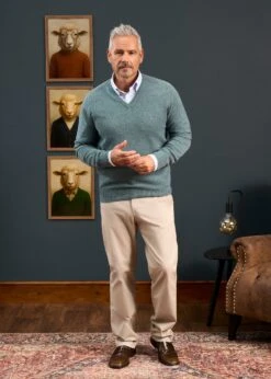 Hampshire Lambswool Jumper In Caspian - Classic Fit 11 Hampshire Lambswool Jumper In Caspian - Classic Fit -Alan Paine Fashion Store Hampshire Lambswool Saddle Shoulder Caspian Jumper 5