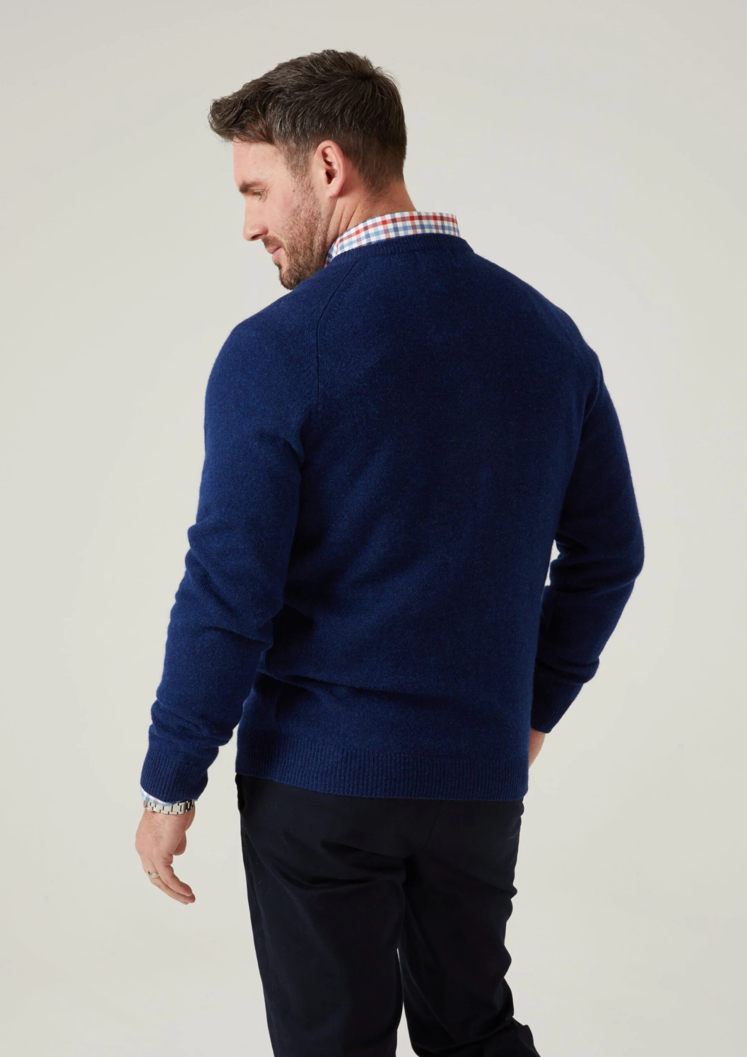 Kilsyth Men's Lambswool Jumper In Indigo - Regular Fit 4 Kilsyth Men's Lambswool Jumper In Indigo - Regular Fit - Image 4