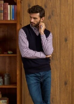 Norfolk Men's Lambswool Slipover In Navy - Classic Fit -Alan Paine Fashion Store Norfolk Lambswool Knitted Slipover Dark Navy 3